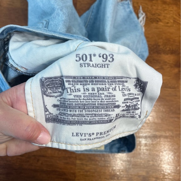 Vintage Levi’s cutoff Light Blue Distressed Denim Shorts 501 ‘93 size 34 7” - Picture 9 of 12